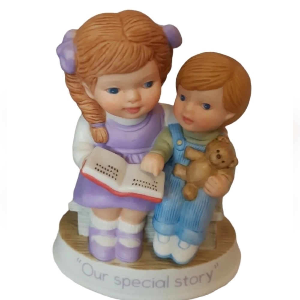 VTG AVON Tender Memories Porcelain figurine collection OUR SPECIAL STORY 1991
